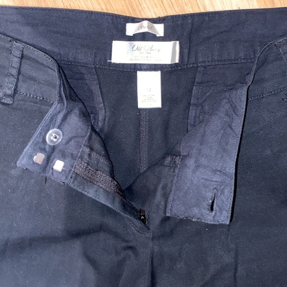 âś…Old Navy capris, navy, side/back  pockets, button, hook, zip closures. đź’™ - Picture 4 of 7